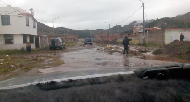 En Puno río Jayllihuaya se desborda e inunda viviendas