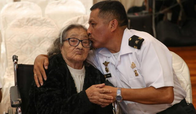 Ministerio de Defensa homenajeó a madres de los héroes de las Fuerzas Armadas 