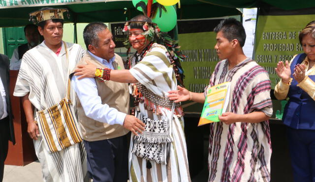 Entregan resoluciones de reconocimiento a comunidades nativas y campesinas