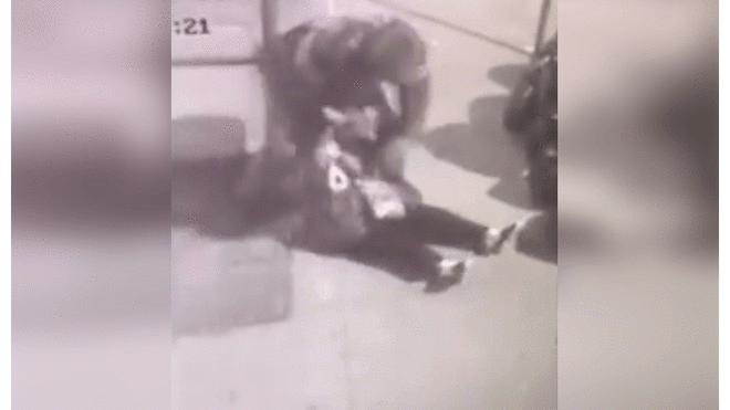 Ladrón arroja al suelo de forma violenta a anciana para robarle su cartera y es liberado [VIDEO]