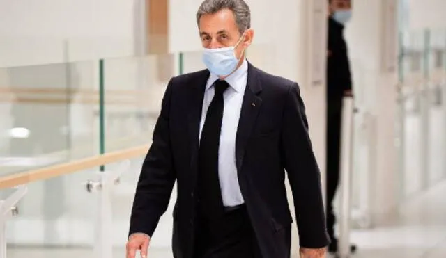 El expresidente francés Nicolas Sarkozy llega para una audiencia en su juicio por cargos de corrupción en el juzgado de París el 8 de diciembre de 2020. Foto: AFP