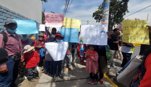 Arequipa. los padres temen que colegio se cierre y perjudique a sus hijos