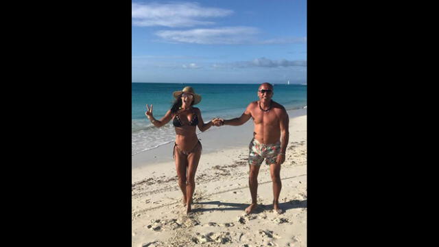 A sus 50 años, mamá de Patricio Parodi hace atrevidos 'bikinazos'