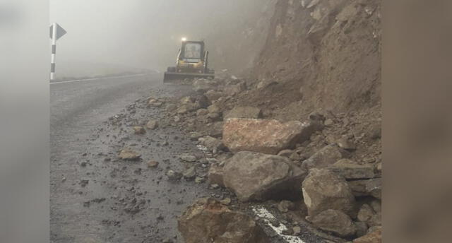 Deslizamientos bloquean vía Cotahuasi - Charcana.