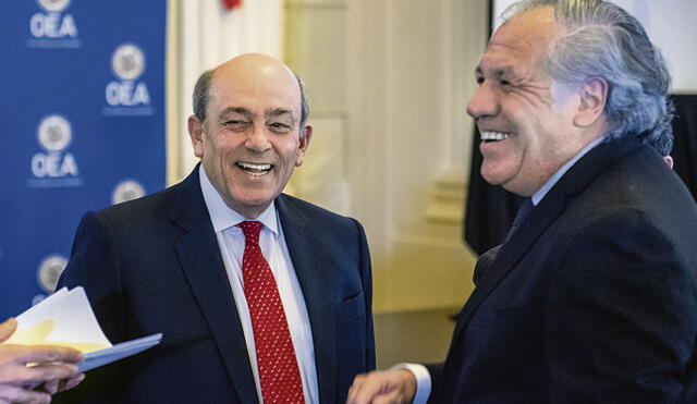Rivales. Hugo de Zela y Luis Almagro expusieron sus propuestas ante países miembros. (Foto: AFP)