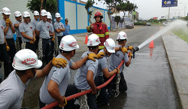  Callao: Bomberos capacitan a policías en primeros auxilios en incendios