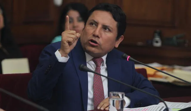 Congreso cambia suspensión por amonestación para aprista Elías Rodríguez