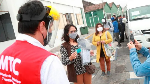MTC entrega protectores faciales en Lambayeque