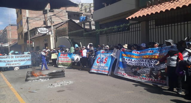 Trabajadores CAS de Salud Puno vuelven a protestar [FOTOS y VIDEO]