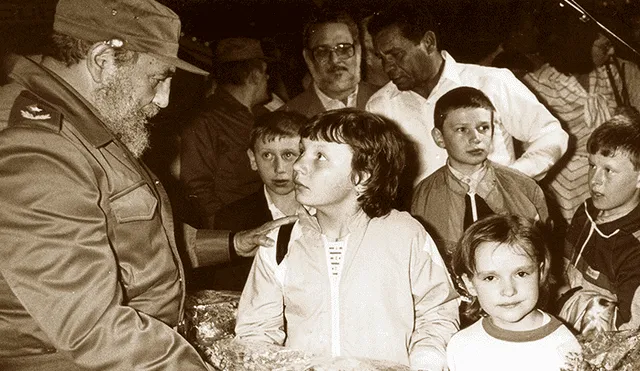 Presente. Fidel Castro recibió a los niños de Chernóbil.