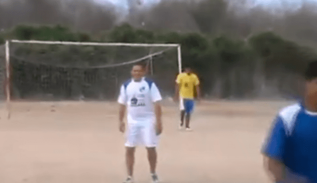 Facebook viral: arquero inexperto descuida su portería y realiza ‘truco’ para evitar recibir un gol