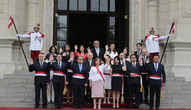 Boluarte tomó juramento al nuevo Gabinete que preside Alberto Otárola. Foto: John Reyes/La República