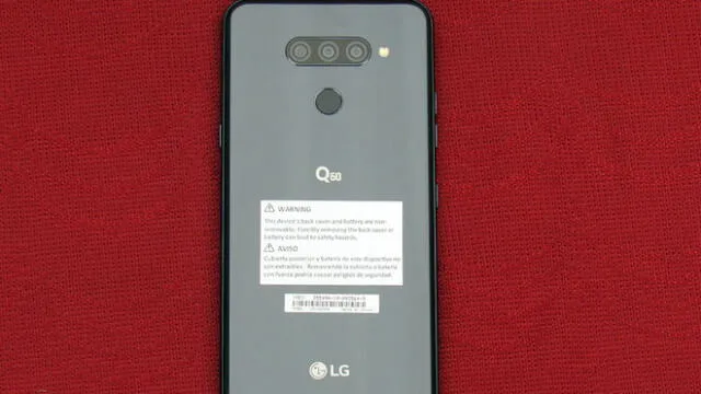 LG Q60 tiene triple cámara trasera.