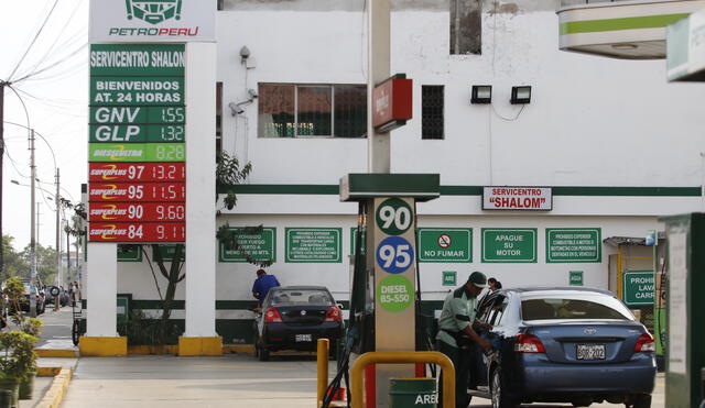 Precios de los combustibles deben bajar S/0,20 por galón