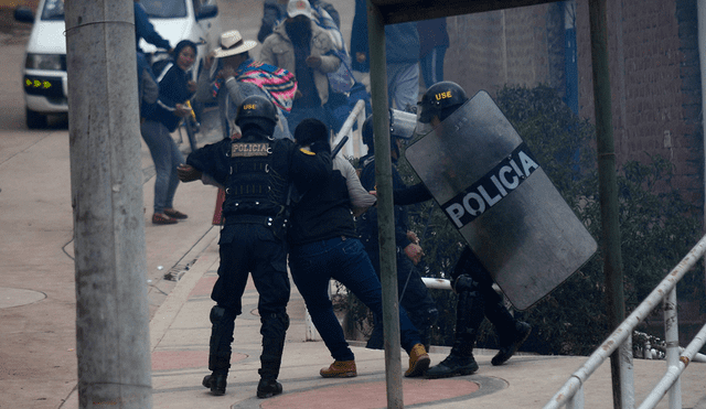 Protestas en favor de la libertad de Walter Aduviri. Fotos: Sharon Castellanos.