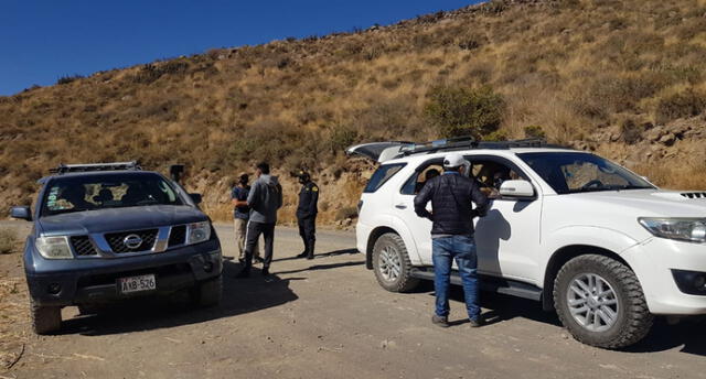 Junto a agentes de la Policía de Alta Montaña intervinieron a cinco vehículos que transportaban turistas. Foto: Gercetur.
