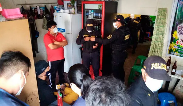 Intervienen a cerca de 27 personas en un bar clandestino. (Foto: Policía Nacional)