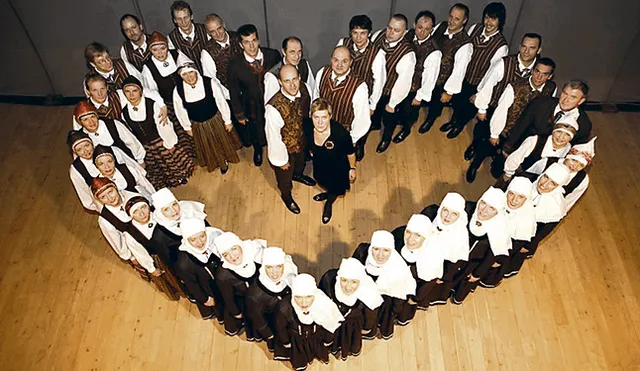 Mixto. Grupo de baile del país de Letonia.