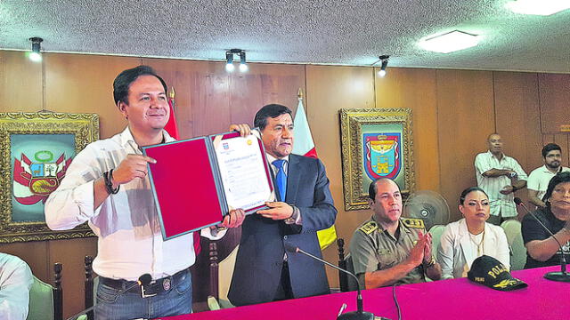 Alcalde y ministro firman convenio para defender a PNP 