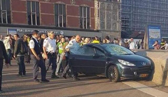 Ámsterdam: Auto atropelló a peatones frente a estación de trenes de la ciudad