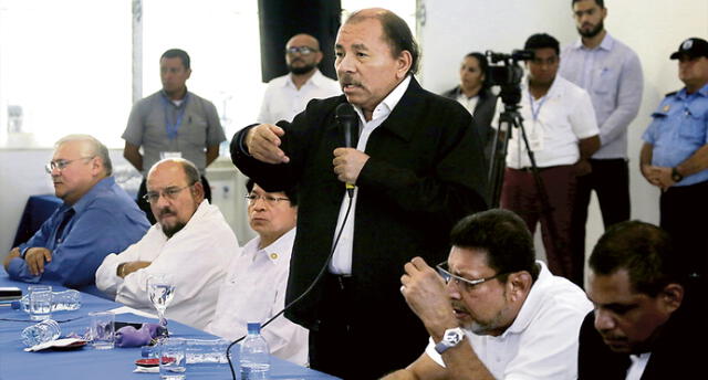 Gritan “asesino”a Daniel Ortega al iniciarse el diálogo nacional