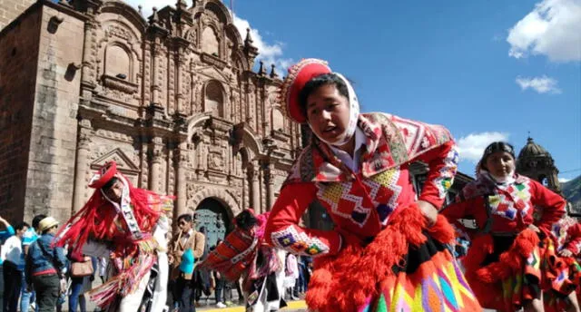 Universidad San Antonio Abad del Cusco celebra licenciamiento con colorido pasacalle [VIDEO]