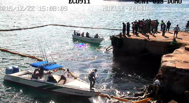 Ecuador declara emergencia en Galápagos por derrame de combustible al hundirse barcaza. Foto: Captura.