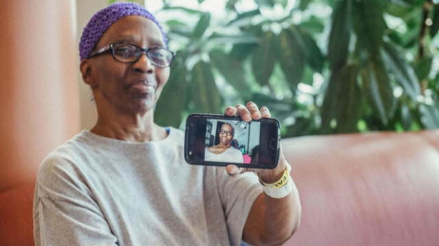 Mujer se salva de letal enfermedad tras observar 'selfie' que se tomó minutos antes