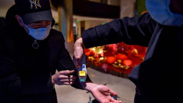 Este virus ha matado a 25 personas e infectado a más de 800. El brote ha llevado a China a poner en cuarentena a unos 20 millones de personas. Foto: AFP.