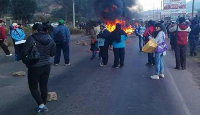 Profesores bloquean vías de ingreso a Cusco [VIDEO]