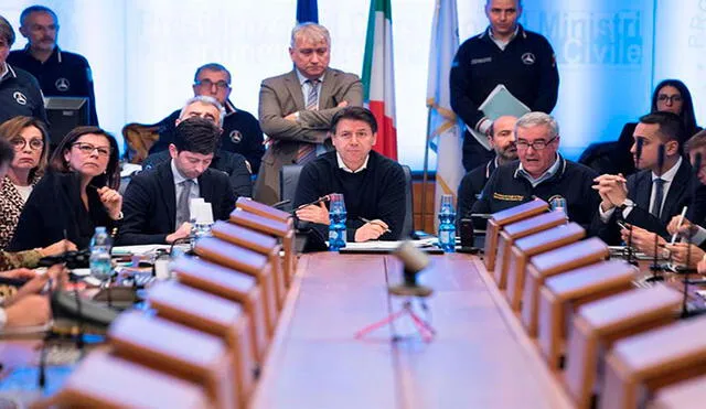 El primer ministro de Italia, Giuseppe Conte, en el consejo de ministros extraordinario de este sábado. Foto: EFE