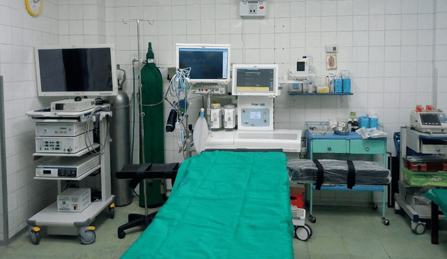 Entregan equipos de salud a hospital de Ferreñafe.