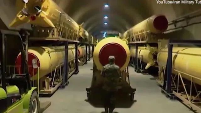  Irán revela base subterránea de misiles ante presión de Occidente [VIDEO]