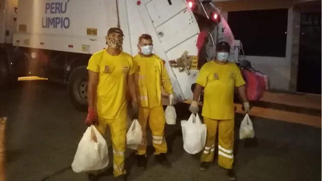 Vecinos donan víveres a trabajadores de limpieza