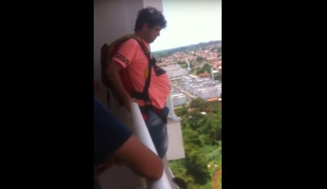 YouTube: Adquiere un paracaídas en Internet y decide probarlo desde su balcón 