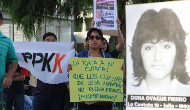 Jóvenes toman calles de Chiclayo y protestan por indulto a Fujimori