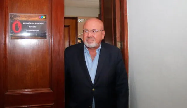 Comisión de Ética recomienda suspender por 120 días a Carlos Bruce