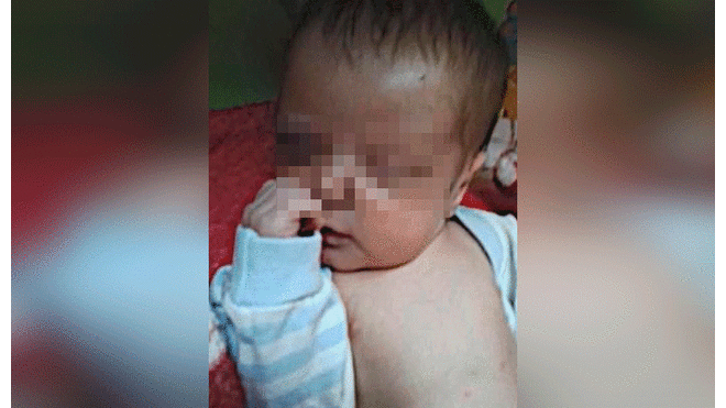 Encuentran a bebé golpeado y al borde de la muerte: su madre lo dejó para ir a una “cita” [FOTOS] 