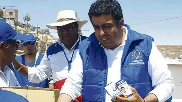 Candidato Ísmodes sigue entregando focos en su campaña en Arequipa