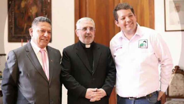 Candidato evangélico recibe apoyo de Arzobispo de Arequipa