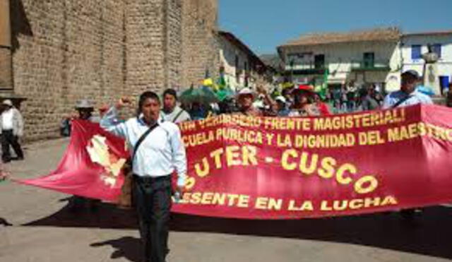 Docentes del Cusco exigen al gobierno cronograma de aumento salarial 