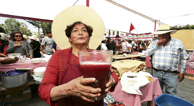 Una tradición. La chicha fue la estrella del festival. Ayer se vendieron más de 10 mil litros de la bebida tradicional.