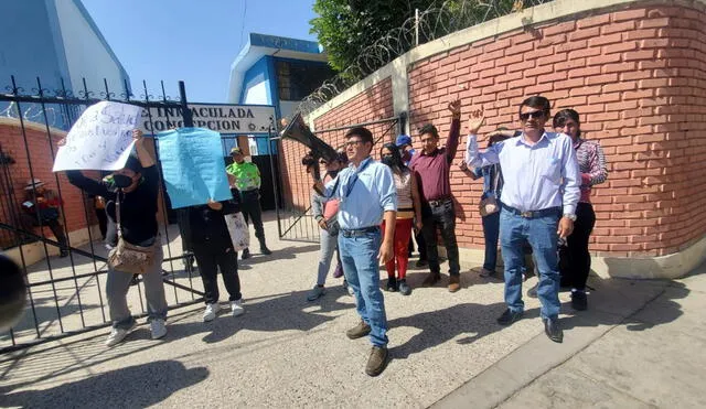 Padres exigen retiro de la docente. Leonela Aquino / URPI-LR