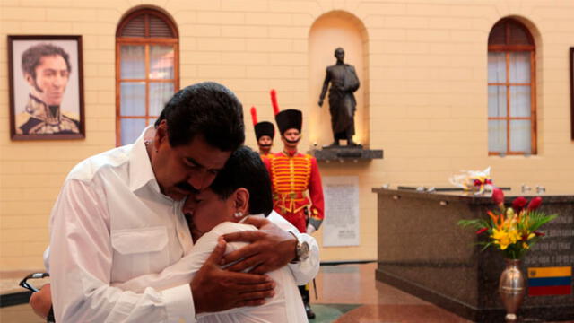 El 'Pelusa' apoyó al líder socialista después de la muerte de Hugo Chávez. Foto: El Naional.