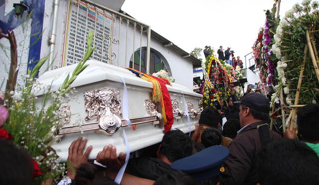 Hoy fueron enterradas las dos niñas asesinadas en Andahuaylas [FOTOS]