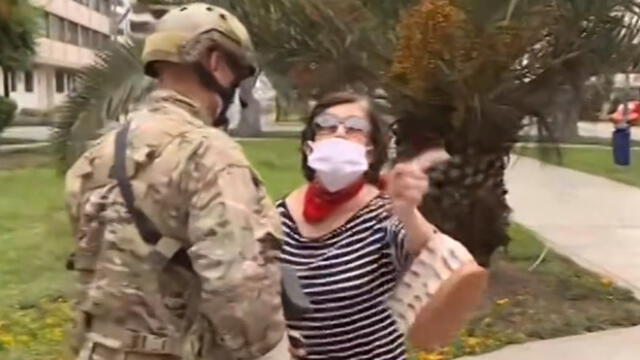 Agentes FAP prefirieron no detener a la mujer, debido a su avanzada edad. (Foto: Captura de video / Canal N)