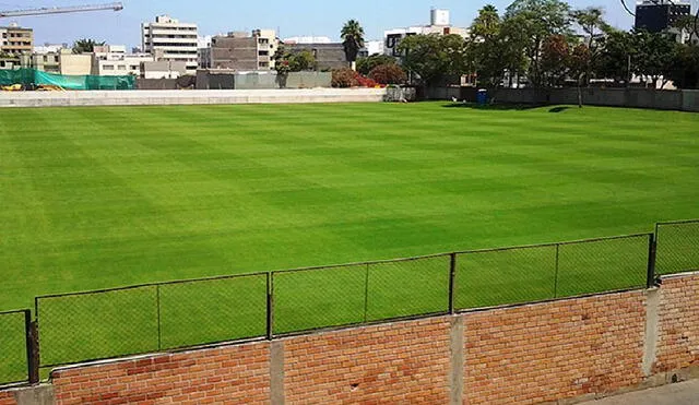 UCV va entrenar en el campo del colegio Markham.