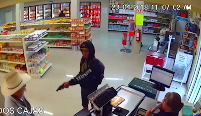 Dramático momento de hombre que enfrenta a ladrón en tienda de México [VIDEO]