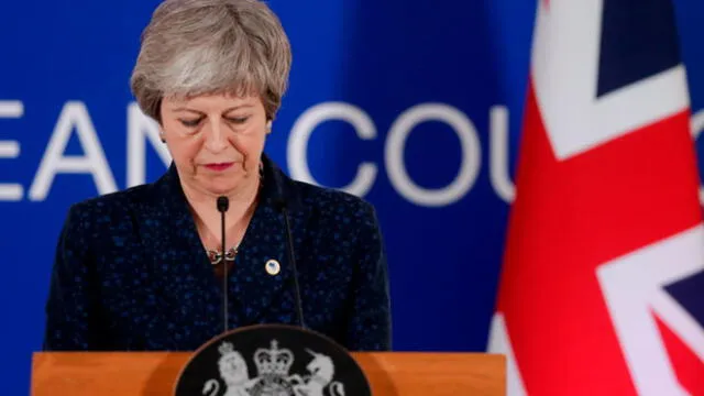 Una Theresa May amenazada mantiene las negociaciones en plena crisis por el Brexit