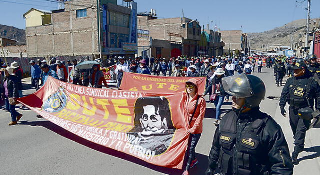 marcha. Policía resguardó movilización en el Altiplano.